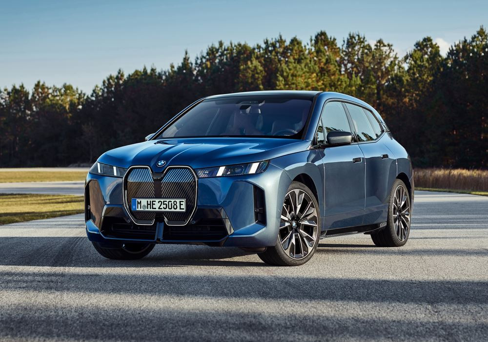 La BMW iX se renouvelle avec une apparence plus sportive