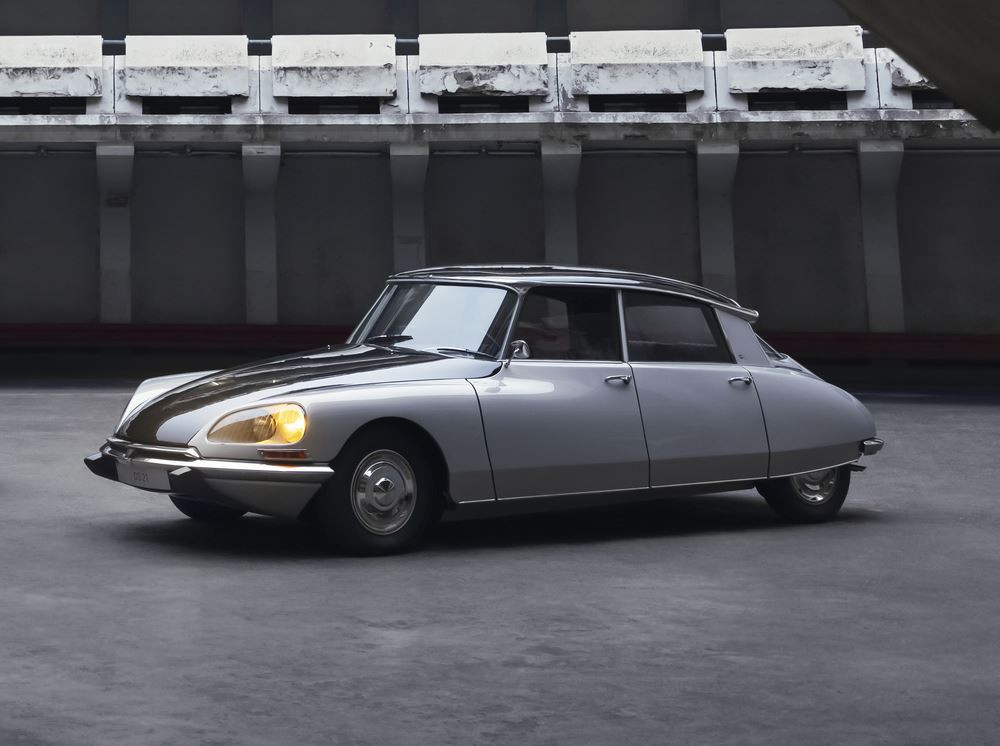 La 49ème édition du salon Rétromobile ouvre ses portes jusqu'au 9 février