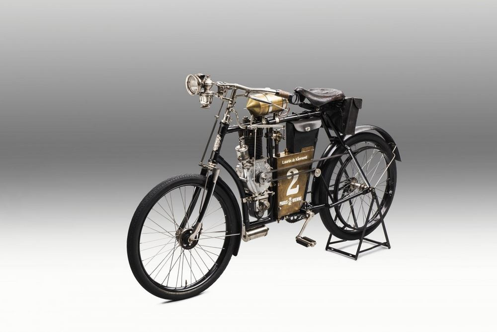 La 49ème édition du salon Rétromobile ouvre ses portes jusqu'au 9 février
