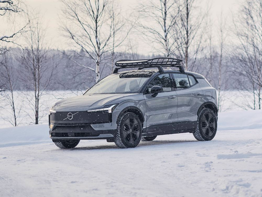 Le SUV électrique Volvo EX30 Cross Country est conçu pour circuler sur les terrains accidentés