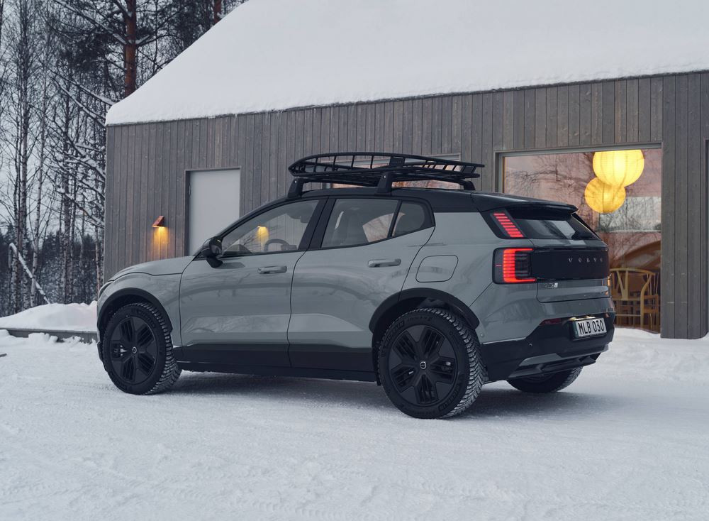 Le SUV électrique Volvo EX30 Cross Country est conçu pour circuler sur les terrains accidentés