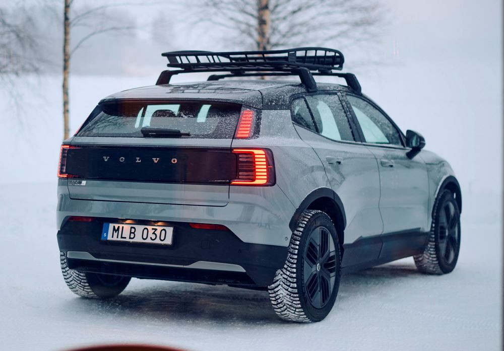 Le SUV électrique Volvo EX30 Cross Country est conçu pour circuler sur les terrains accidentés