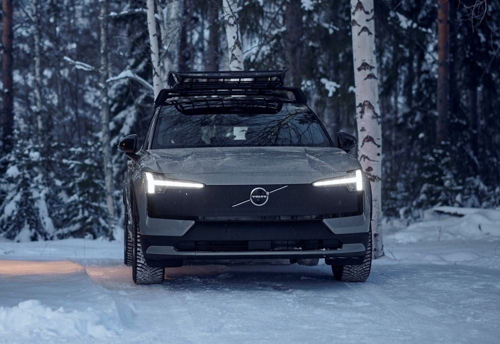 Le SUV électrique Volvo EX30 Cross Country est conçu pour circuler sur les terrains accidentés
