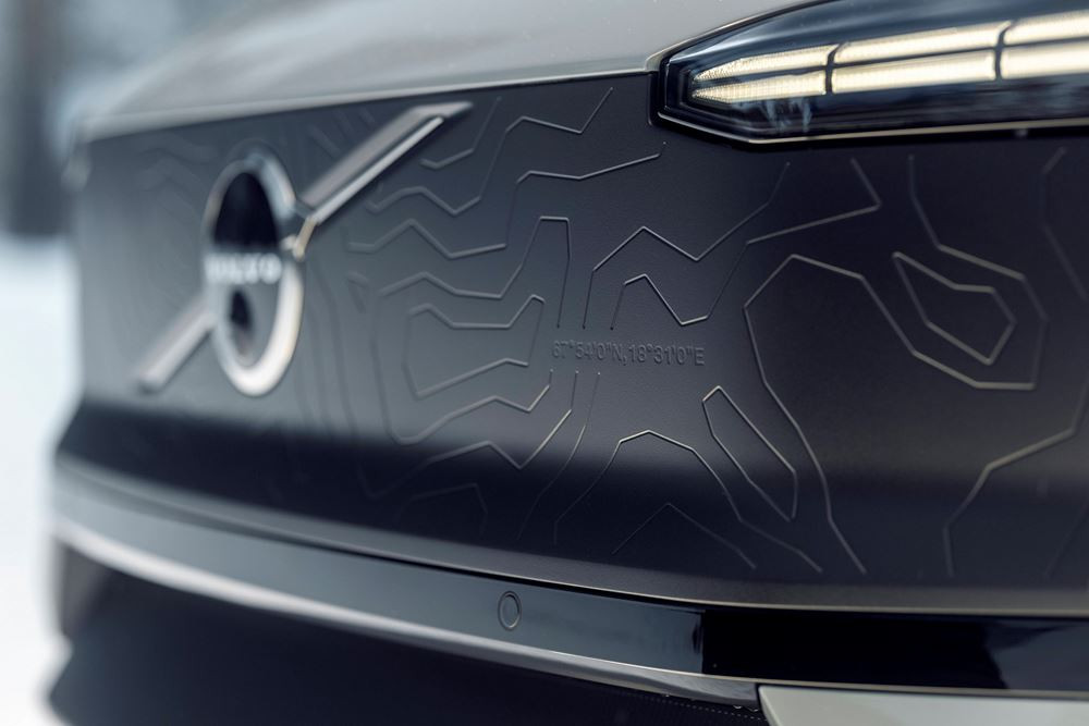 Le SUV électrique Volvo EX30 Cross Country est conçu pour circuler sur les terrains accidentés