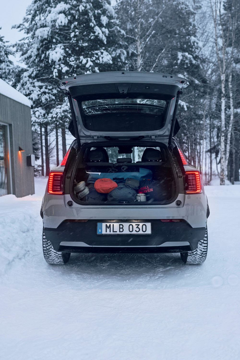 Le SUV électrique Volvo EX30 Cross Country est conçu pour circuler sur les terrains accidentés