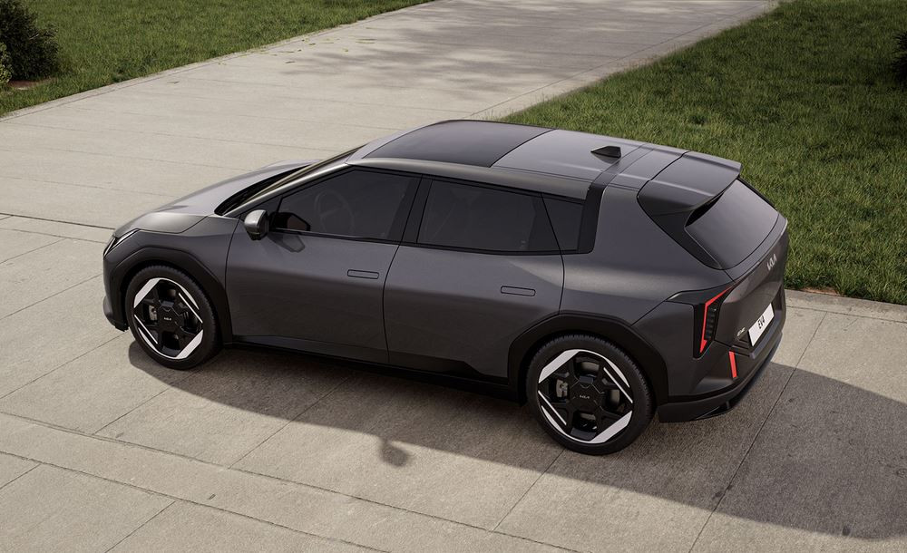 La berline électrique cinq portes Kia EV4 affiche un design robuste contemporain