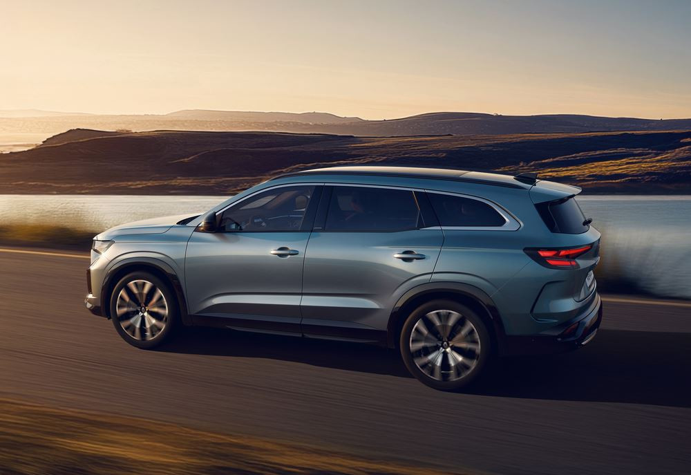 Le Renault Espace modernise son style en profondeur avec le langage design de la marque