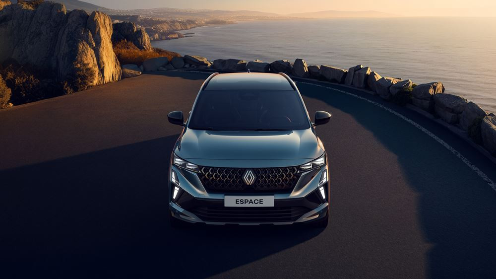 Le Renault Espace modernise son style en profondeur avec le langage design de la marque