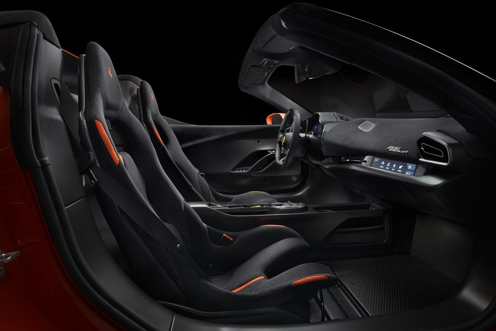 La Ferrari 296 Speciale A hybride rechargeable à toit rigide rétractable amplifie l'expérience de conduite
