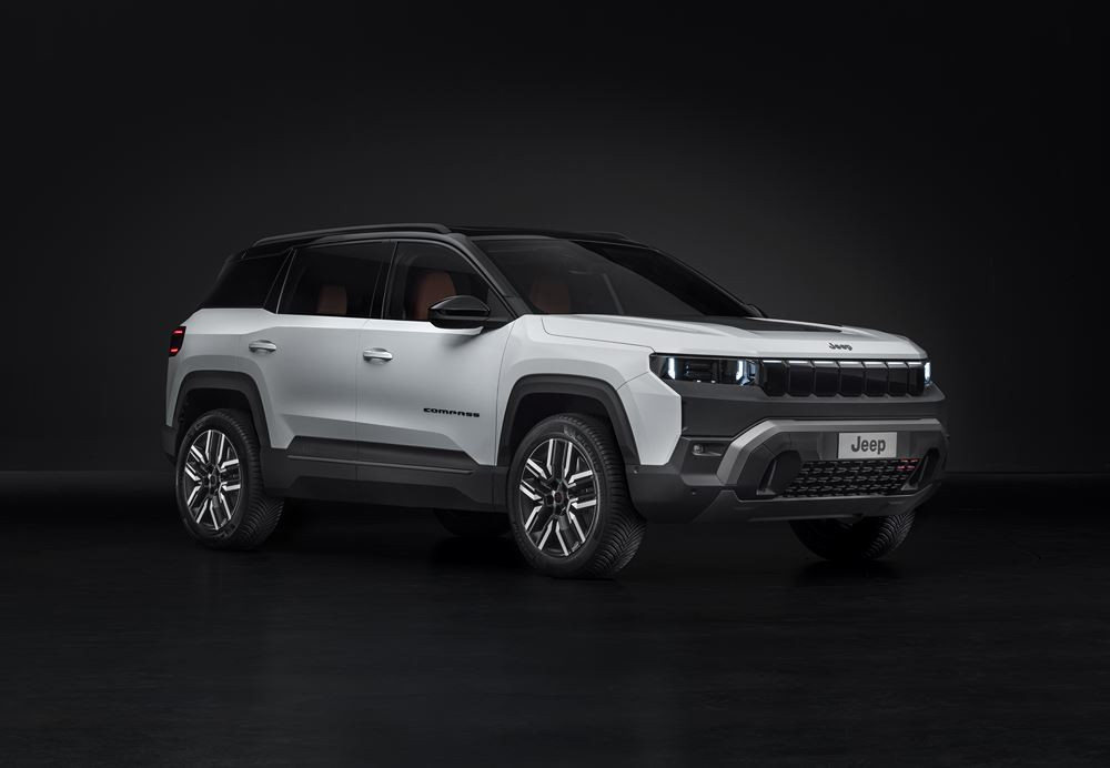 Le SUV électrique Jeep Compass Long Range doté d'une batterie de 98 kW affiche jusqu'à 650 km d'autonomie