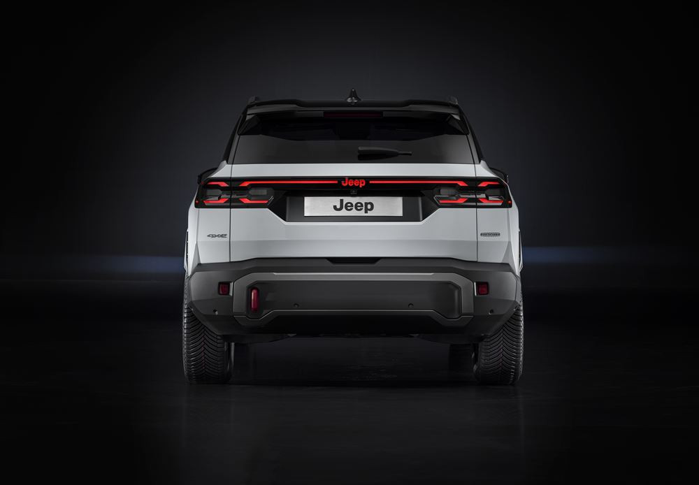 Le SUV électrique Jeep Compass Long Range doté d'une batterie de 98 kW affiche jusqu'à 650 km d'autonomie