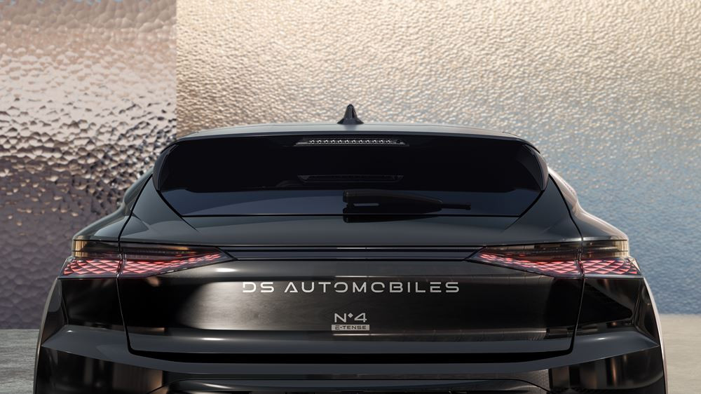 La version électrique de la DS N°4 affiche une autonomie WLTP de 450 km