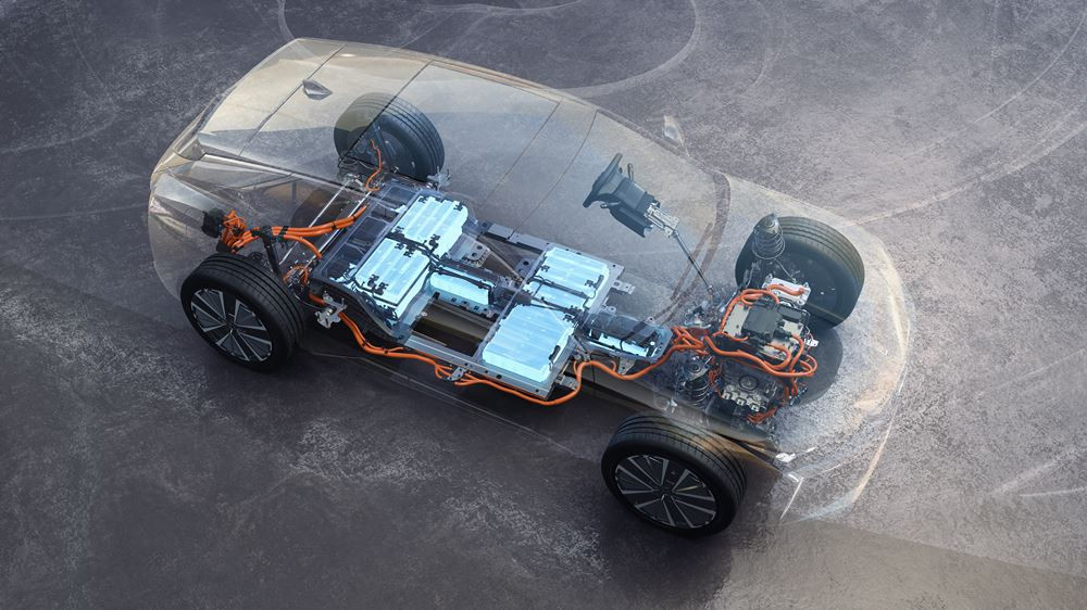 La version électrique de la DS N°4 affiche une autonomie WLTP de 450 km