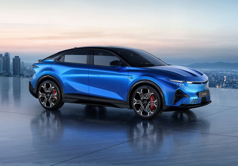 Le sport fastback compact Alpine A390 embarque trois moteurs électriques constituant une transmission intégrale