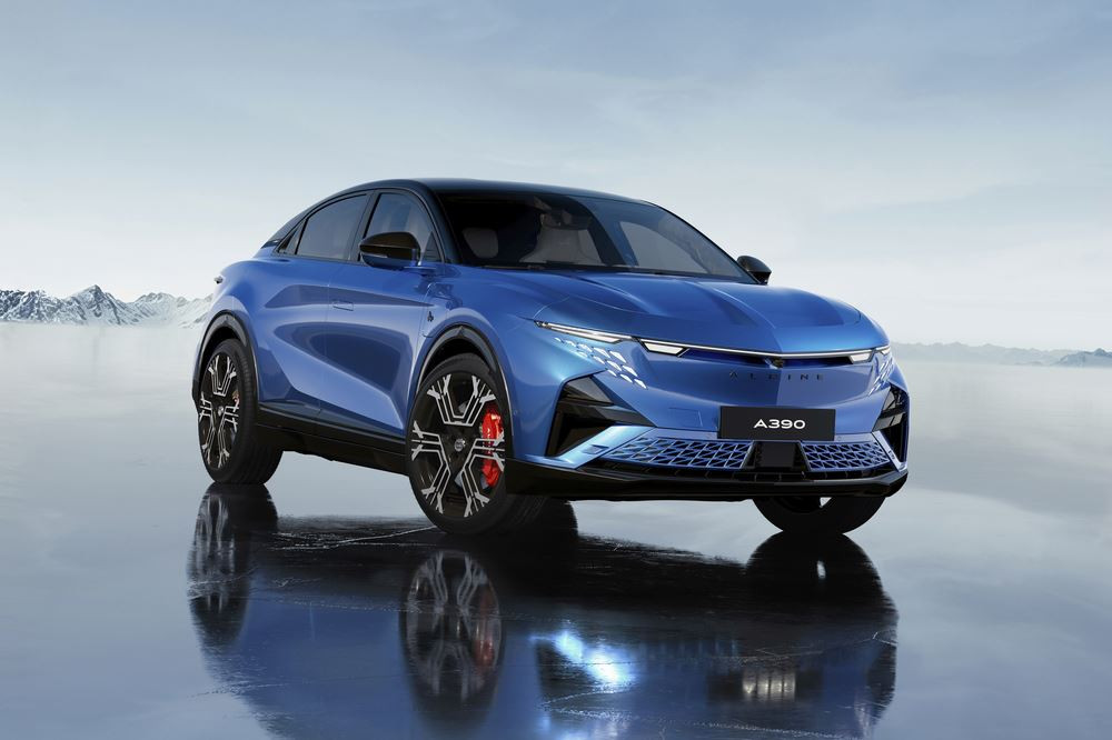 Le sport fastback compact Alpine A390 embarque trois moteurs électriques constituant une transmission intégrale