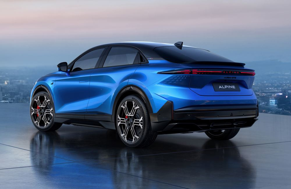 Le sport fastback compact Alpine A390 embarque trois moteurs électriques constituant une transmission intégrale