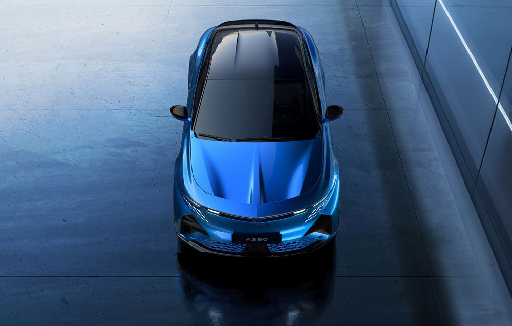 Le sport fastback compact Alpine A390 embarque trois moteurs électriques constituant une transmission intégrale
