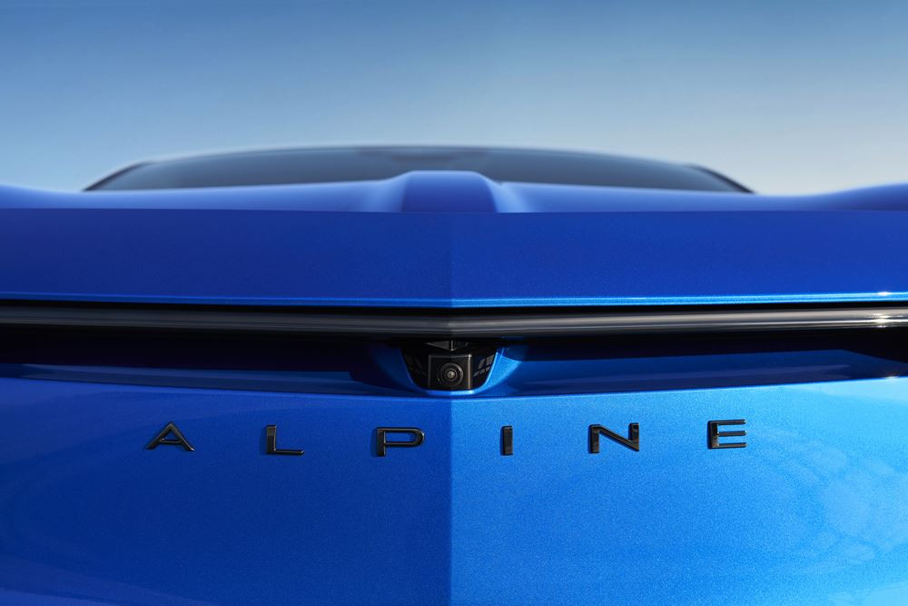 Le sport fastback compact Alpine A390 embarque trois moteurs électriques constituant une transmission intégrale