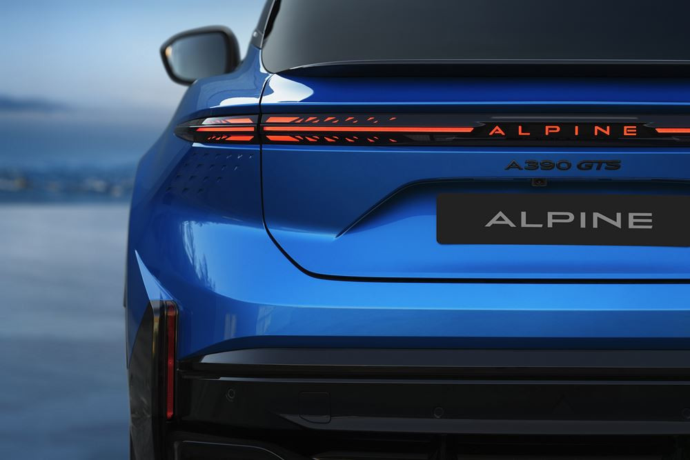 Le sport fastback compact Alpine A390 embarque trois moteurs électriques constituant une transmission intégrale