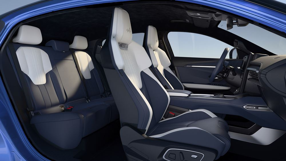 Le sport fastback compact Alpine A390 embarque trois moteurs électriques constituant une transmission intégrale