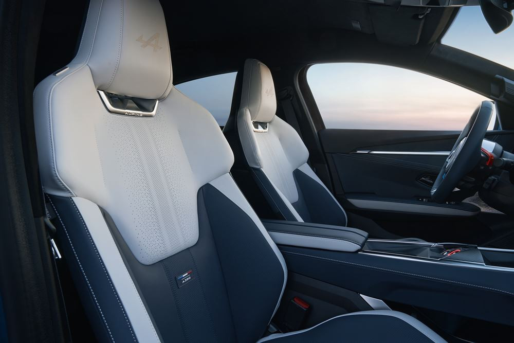 Le sport fastback compact Alpine A390 embarque trois moteurs électriques constituant une transmission intégrale