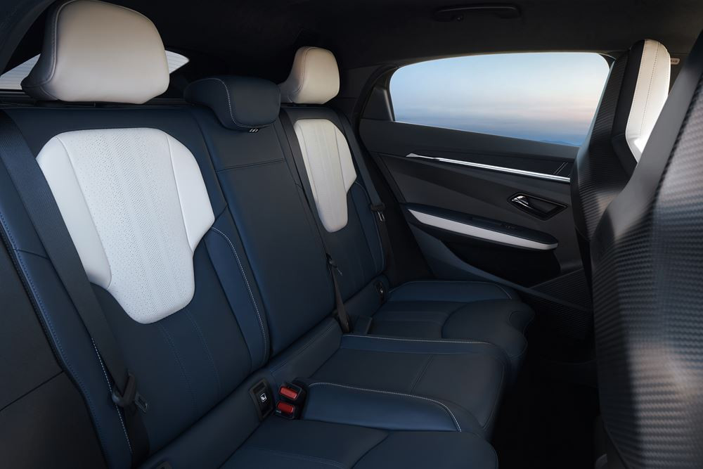 Le sport fastback compact Alpine A390 embarque trois moteurs électriques constituant une transmission intégrale