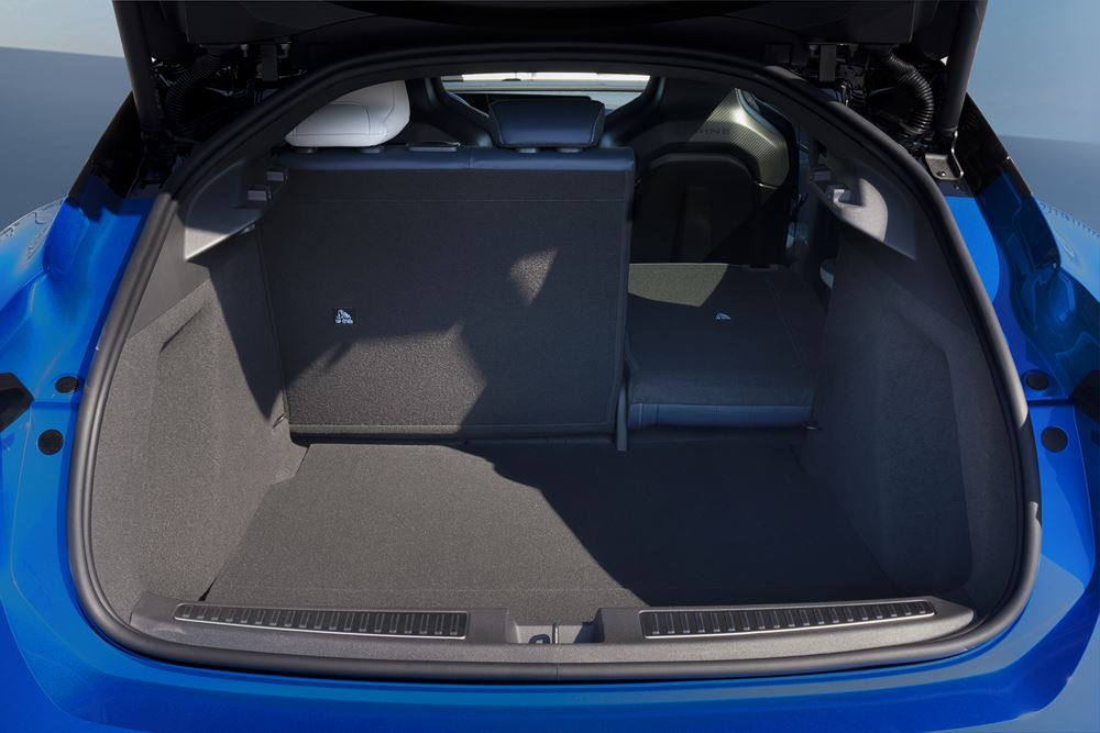 Le sport fastback compact Alpine A390 embarque trois moteurs électriques constituant une transmission intégrale