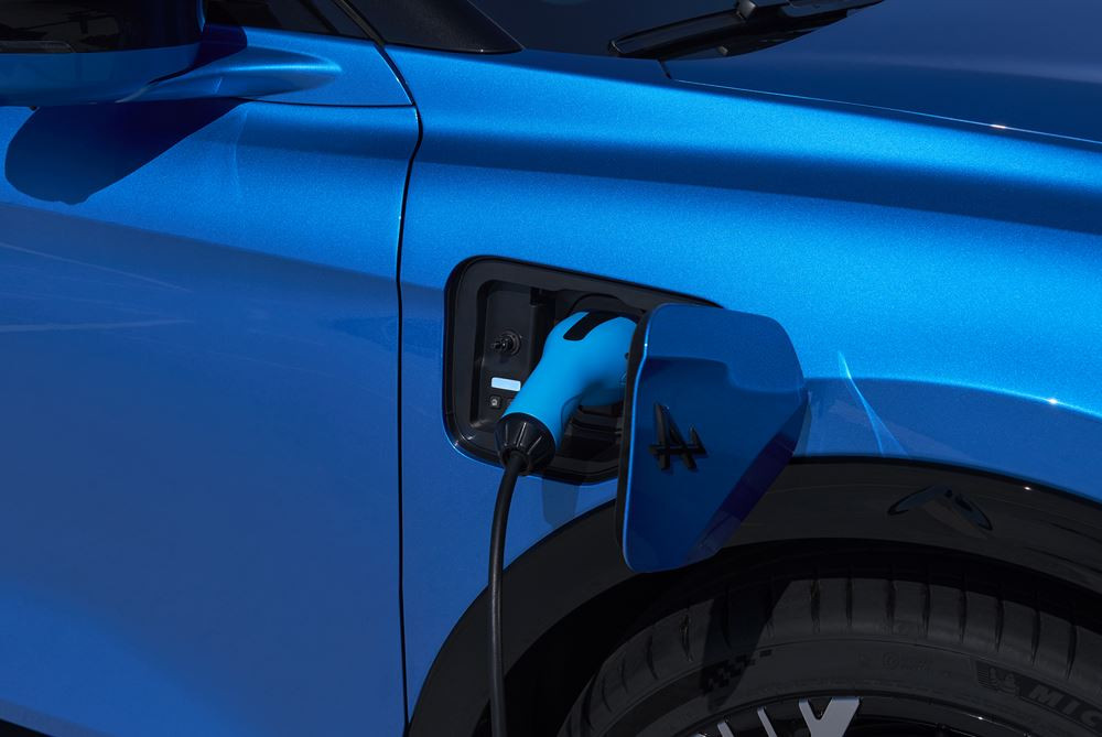 Le sport fastback compact Alpine A390 embarque trois moteurs électriques constituant une transmission intégrale