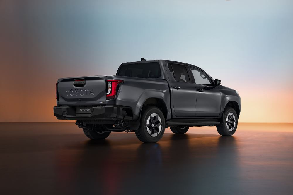 La neuvième génération du pick-up Toyota Hilux Double Cabine passe à l'électrique