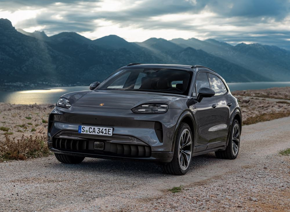 Le grand SUV électrique Porsche Cayenne Electric affiche des performances dignes d'une supercar
