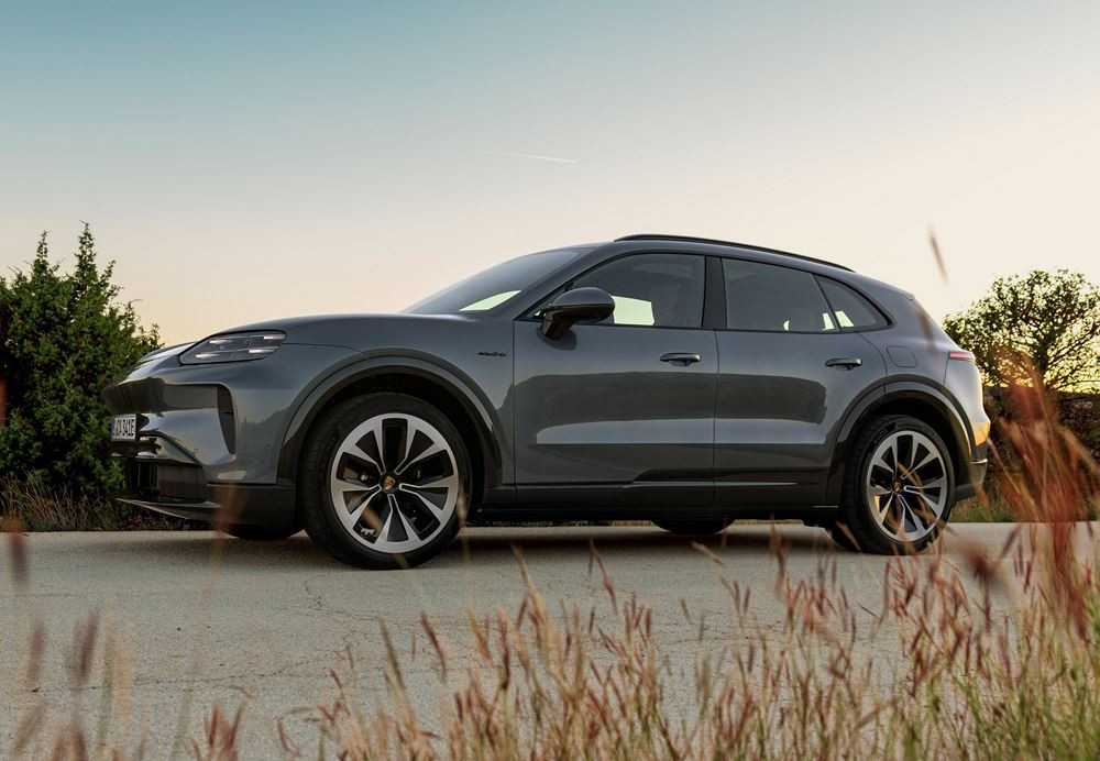 Le grand SUV électrique Porsche Cayenne Electric affiche des performances dignes d'une supercar