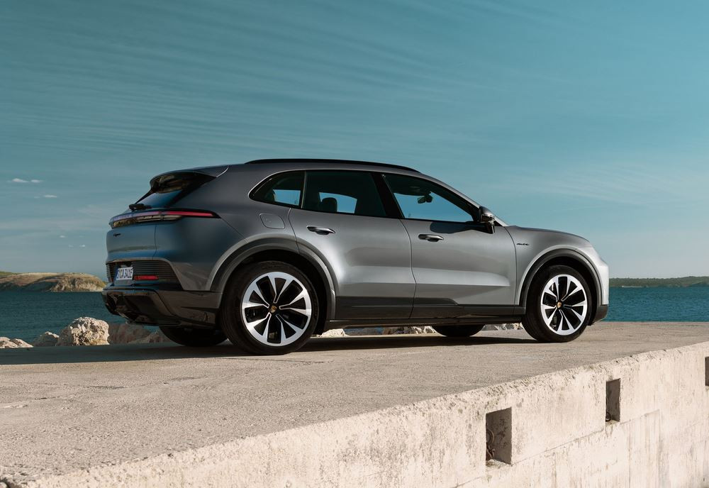 Le grand SUV électrique Porsche Cayenne Electric affiche des performances dignes d'une supercar