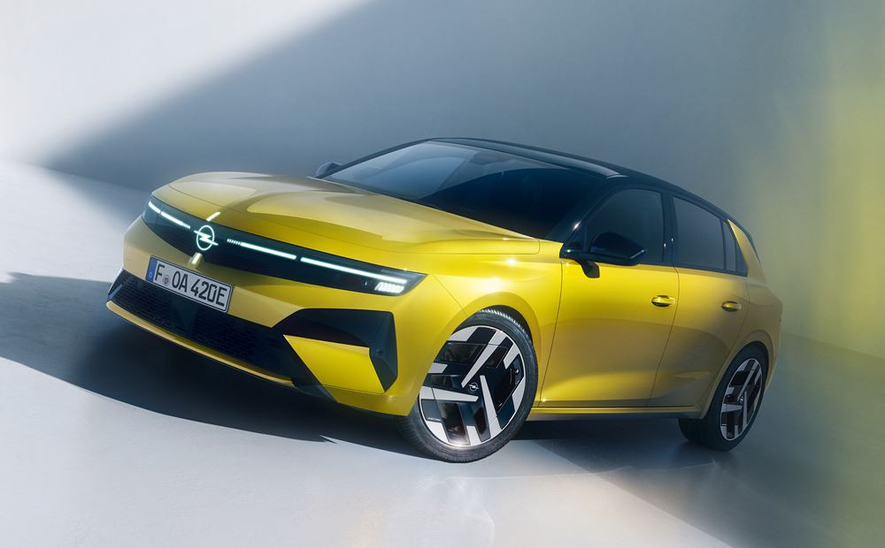 L'Opel Astra s'offre un emblème Blitz illuminé