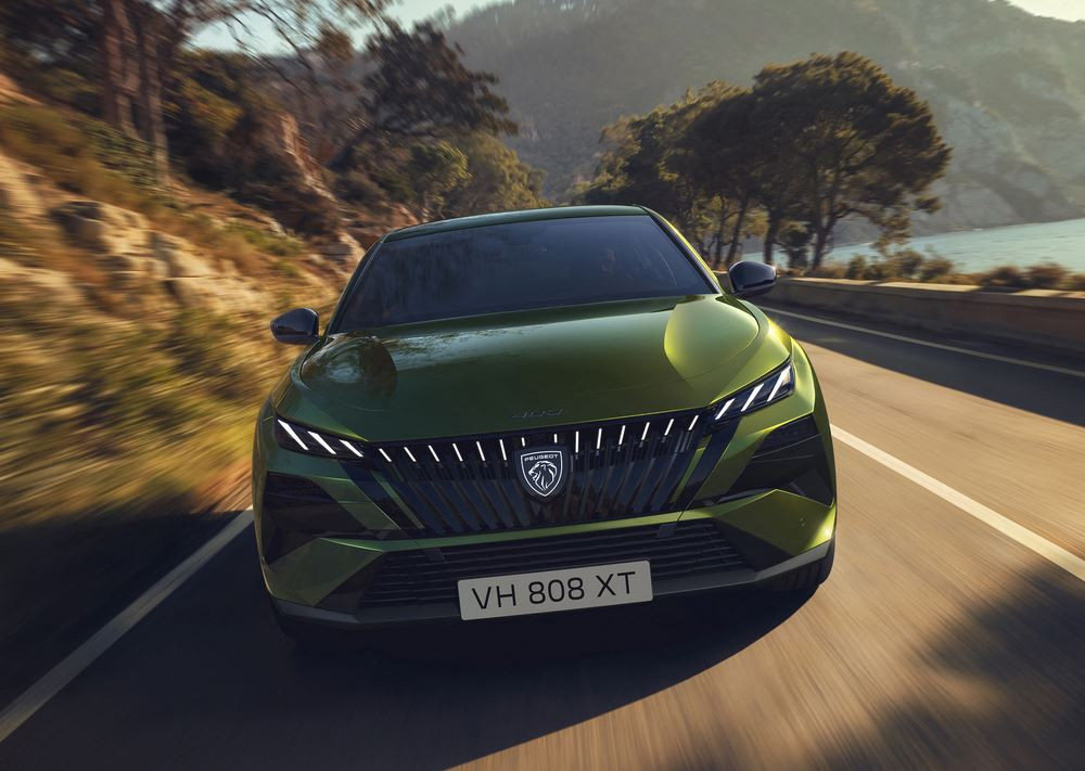 La Peugeot E-408 électrique 157 kW 58,2 kWh restylée affiche une autonomie WLTP de 456 km