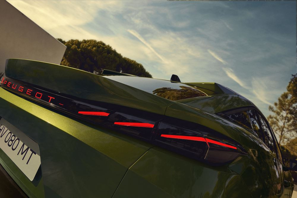 La Peugeot E-408 électrique 157 kW 58,2 kWh restylée affiche une autonomie WLTP de 456 km