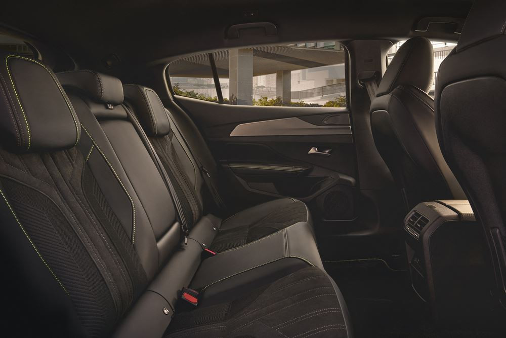 La Peugeot E-408 électrique 157 kW 58,2 kWh restylée affiche une autonomie WLTP de 456 km