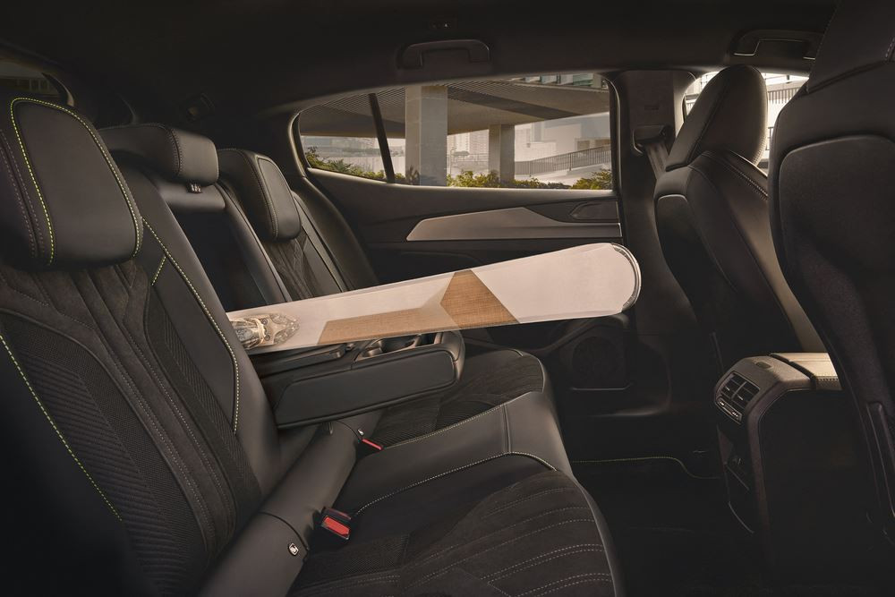 La Peugeot E-408 électrique 157 kW 58,2 kWh restylée affiche une autonomie WLTP de 456 km