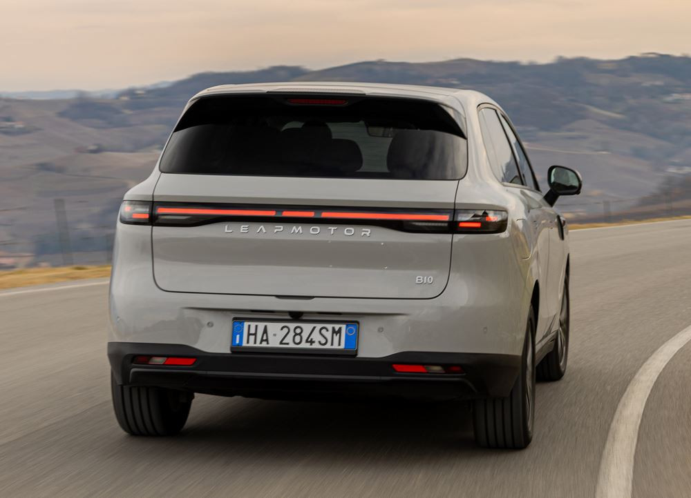 Le SUV compact B10 New e-Hybrid est doté de la technologie à prolongateur d'autonomie (REEV)