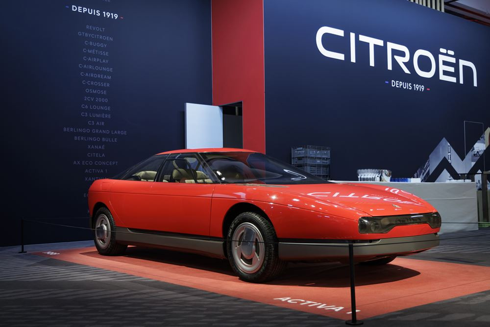 La 50ème édition du salon Rétromobile ouvre ses portes jusqu'au 1er février