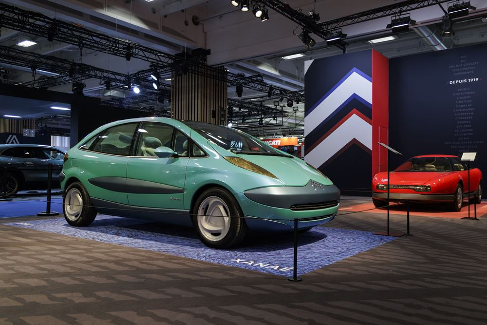 La 50ème édition du salon Rétromobile ouvre ses portes jusqu'au 1er février