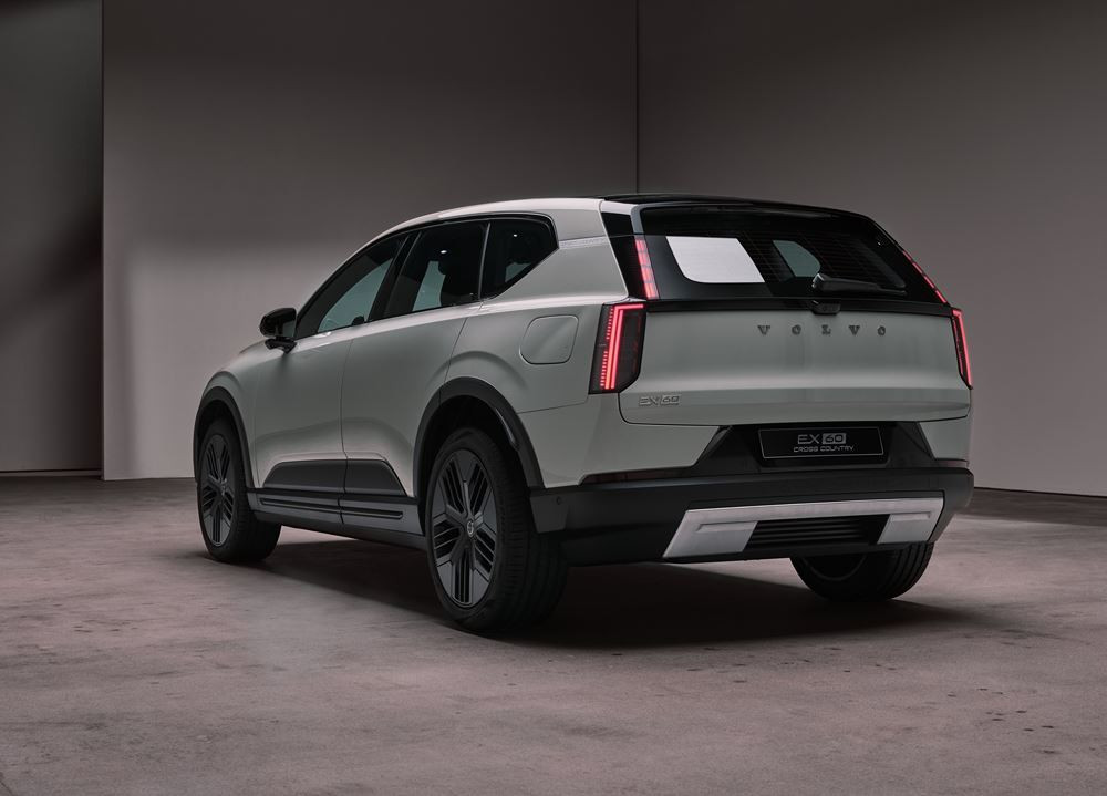 Le SUV électrique Volvo EX60 Cross Country est conçu pour sortir des sentiers battus