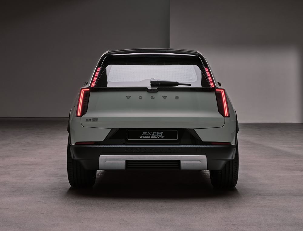 Le SUV électrique Volvo EX60 Cross Country est conçu pour sortir des sentiers battus