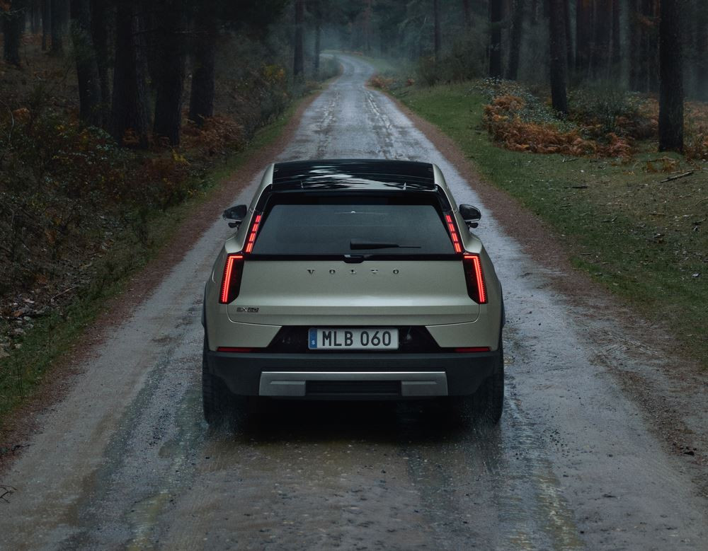 Le SUV électrique Volvo EX60 Cross Country est conçu pour sortir des sentiers battus