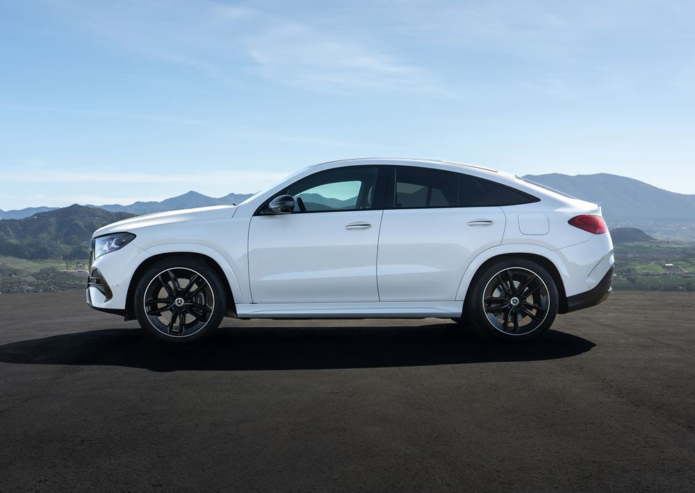 Le Mercedes-Benz GLE Coupé affiche une ligne dynamique avec des vitres latérales allongées
