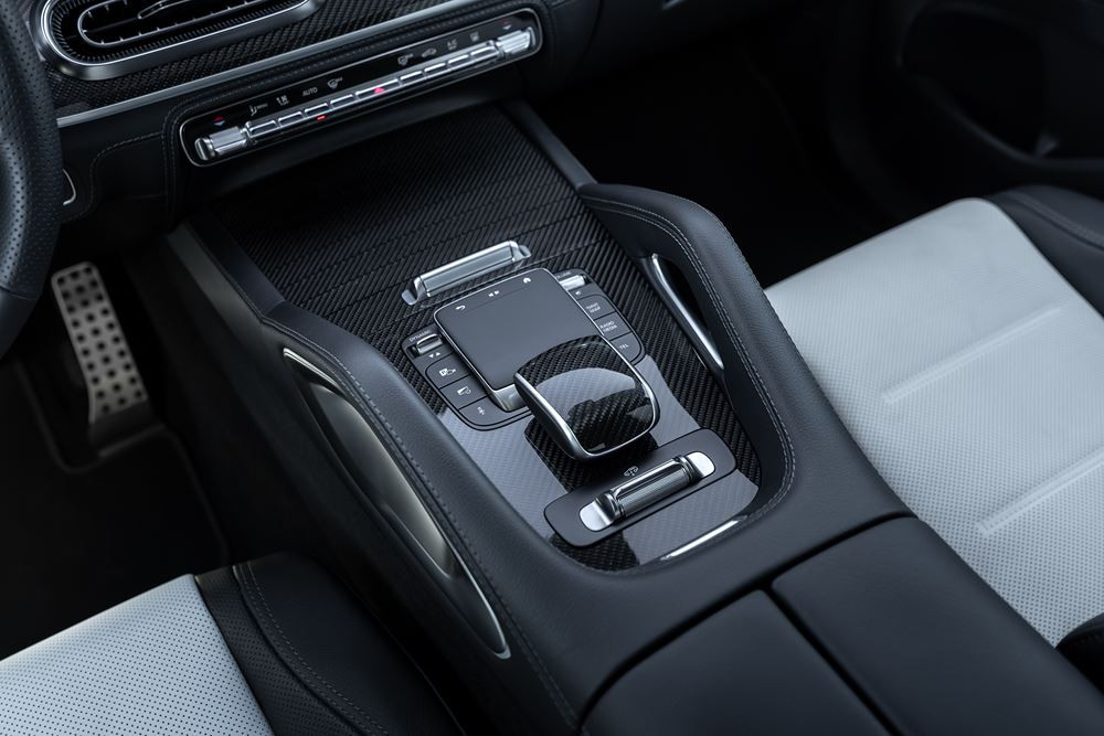 Le Mercedes-Benz GLE Coupé affiche une ligne dynamique avec des vitres latérales allongées