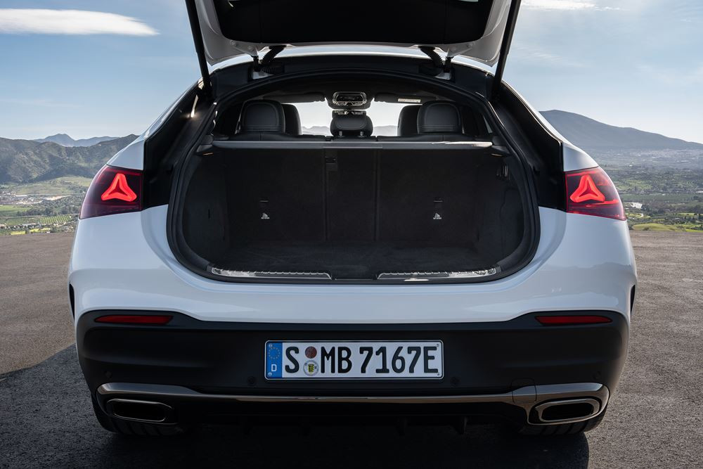 Le Mercedes-Benz GLE Coupé affiche une ligne dynamique avec des vitres latérales allongées