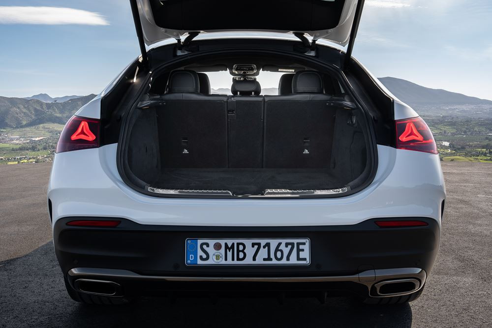 Le Mercedes-Benz GLE Coupé affiche une ligne dynamique avec des vitres latérales allongées