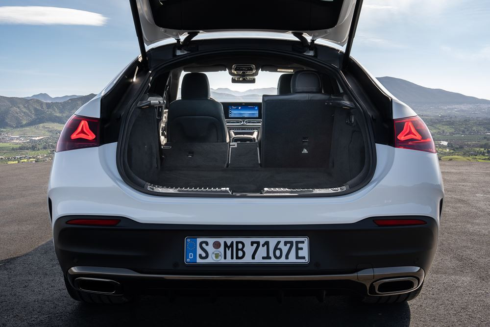 Le Mercedes-Benz GLE Coupé affiche une ligne dynamique avec des vitres latérales allongées