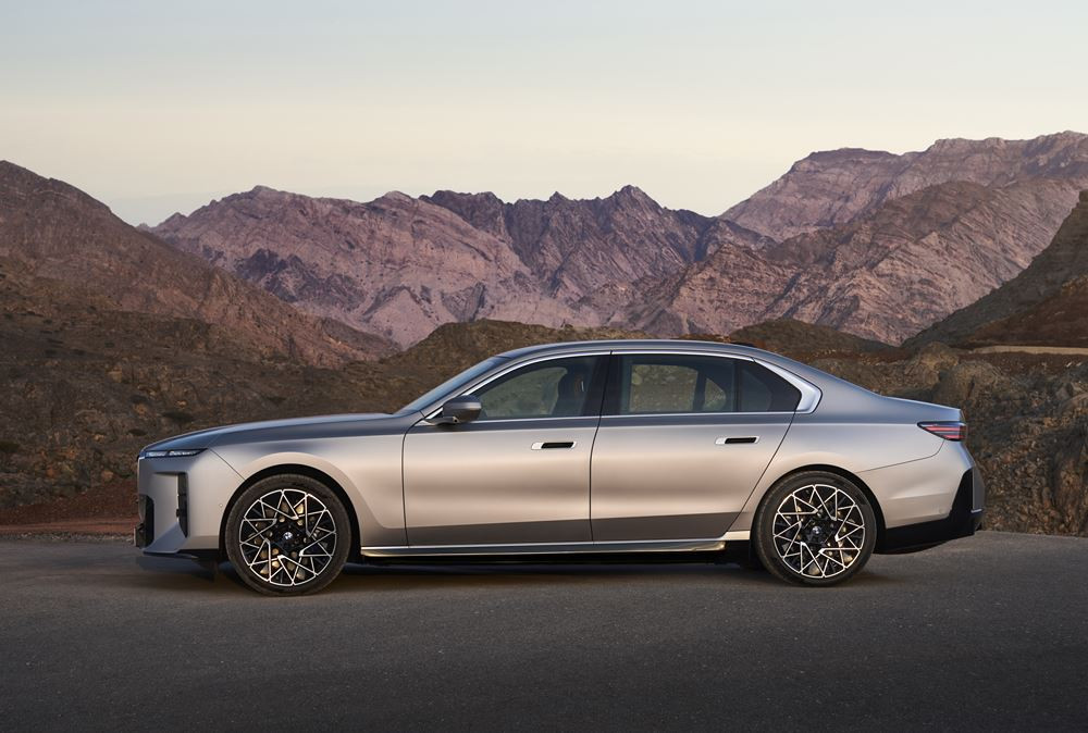 La limousine de luxe électrique BMW i7 intègre les technologies de la Neue Klasse