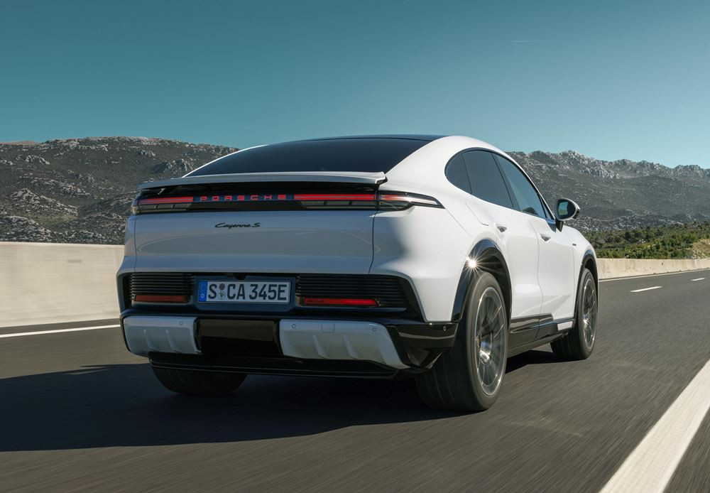 Le Porsche Cayenne Coupé Electric allie un design robuste à la ligne de toit de la 911